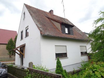 Renovierungbedürftiges Einfamilienhaus mit Nebengebäude/Garage in Herzogenaurach OT Niederndorf