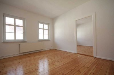 Wohnen im Altbautraum! Großzügige 2-Zimmer-Wohnung in Bahnhofsnähe