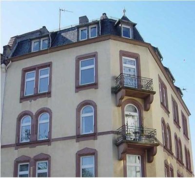 2-Zimmer-Altbauwohnung mit Balkon und EBK in Frankfurt-Bockenheim