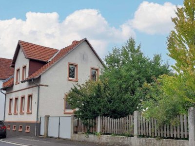 Vielseitiges Anwesen: Haus mit Nebengebäuden & Platz für neue Wohneinheiten auf großem Grundstück!
