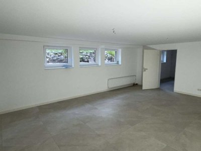 Kernsanierte 2 Zimmer Souterrainwohnung mit EBK
