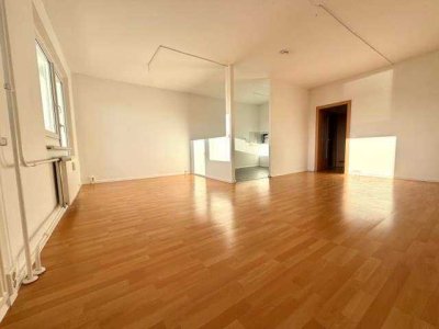 2 KM frei !**super tolle 6 Zimmer Wohnung mit 2 Balkonen und 2 Bädern **