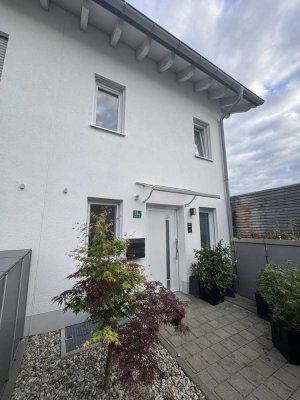 Exklusive Doppelhaushälfte mit gehobener Ausstattung und modernem Komfort – bezugsfrei ab 01.09.2025