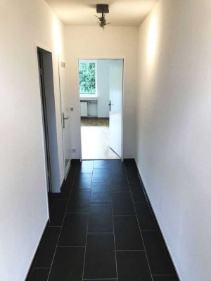 Helle, komfortable 1-Zi Wohnung, 44,5 m², Einbauküche, teilmöbliert, LED-Licht, sonniger Balkon