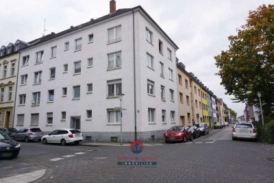 KREFELD: 82M² WOHNUNG - ZENTRAL GELEGEN - MIT EINBAUKÜCHE, BALKON & PARKETTBODEN