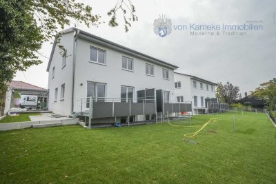 Großzügige, kinderfreundliche DHH mit PV-Anlage, EBK, 2 Bädern und Carport