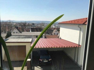 Schöne Wohnung mit Aussicht, Balkon,  Einbauküche, Kellerabteil und Garage in Schwandorf