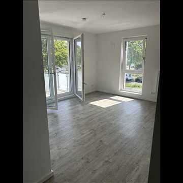 Schöne 2-Zimmerwohnung mit Badewanne und Balkon