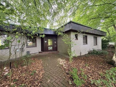 ***BUNGALOW MIT POTENTIAL IN TRAUMHAFTER RUHIGER LAGE VON ROSENGARTEN-SOTTORF***