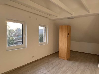 Tolle Wohnung mit Einbauküche: Schöne 2-Zimmer-DG-Wohnung mit geh. Innenausstattung