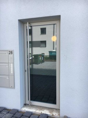 Zweitbezug nach Neubau:  2-Zimmer Wohnung mit Terrasse und eigenem Garten