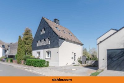 Charmante Doppelhaushälfte, wertig modernisiert und perfekt angebunden in Düsseldorf-Unterrath