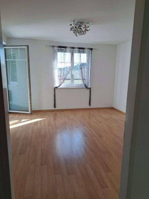 Gepflegte Terrassenwohnung 14 m² Terrasse in Hirtenberg: 51m² mit Balkon und Stellplatz!