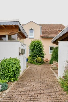 Gepflegte DHH mit einigen Highlights in Toplage