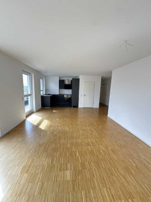 Helle, moderne 4 Zi. Whg mit Tgl. Bad, Fußbodenheizung und großem Balkon in ruhiger/zentraler Lage