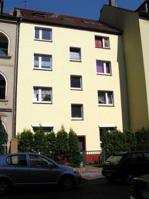 sehr schöne DG- Wohnung an berufstätige Person zu vermieten