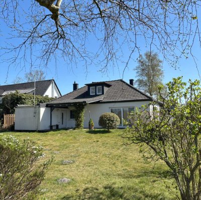 Großzügiges Einfamilienhaus mit Garten und Doppelcarport