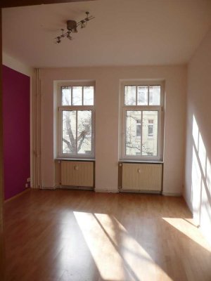 Provisionsfrei: WG-taugliche 4-Zimmer-Wohnung mit Balkon in Altonaer Str.
