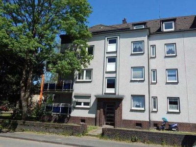 Singles aufgepasst: Günstge, teilsanierte Dachgeschosswohnung