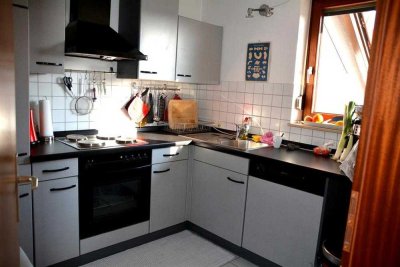 Ruhige und Sonnig 2 1/2 Zimmer DG-Wohnung in Top Lage mit Loggia