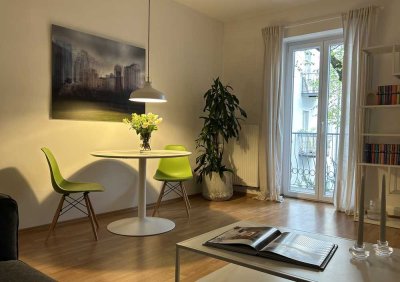 Stylisch möblierte 2-Zimmer Wohnung mit Balkon im beliebten Stadtteil Lehel
