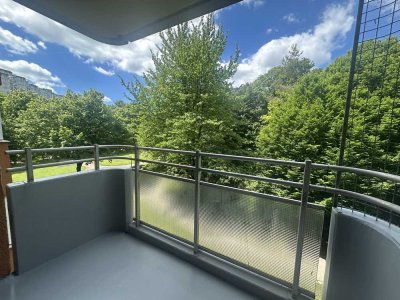 * Herrliche 2 Zi.-Wohnung+Loggia+TG * Ruhige Lage & Blick ins Grüne * PEP&U-Bahn * Provisionsfrei!