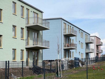 Neubau-Erstbezug: Süd-West-Dachgeschosswohnung mit Balkon, Stellplatz & Aufzug