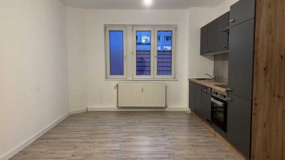 ERSTBEZUG NACH SANIERUNG: 4-Zimmer Wohnung mit Einbauküche