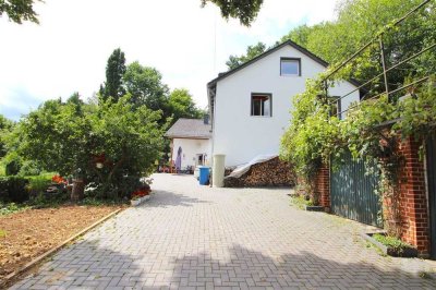 Naturliebhaber aufgepasst: Schönes 1-2 Familienhaus auf großem Grundstück in Adelebsen