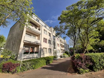 *Hier wohnen Sie gut* Geräumige 3 Zimmerwohnung mit Balkon in grüner Lage!