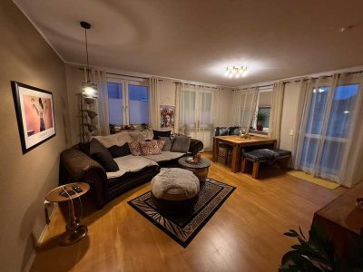 Schöner Wohnen in Fürth !  Großzügige  4-Zimmer-Wohnung mit Balkon und TG-Stellplatz