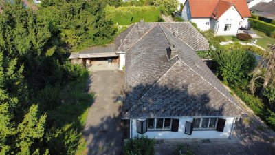 Sanierungsbedürftiger Bungalow auf großem Grundstück, Aufstockung, Erweiterung möglich