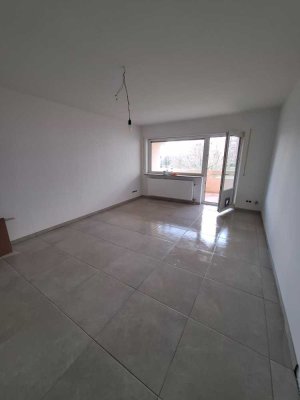 Erstbezug nach Sanierung: ansprechende 2-Zimmer-Wohnung mit Balkon und Stellplatz