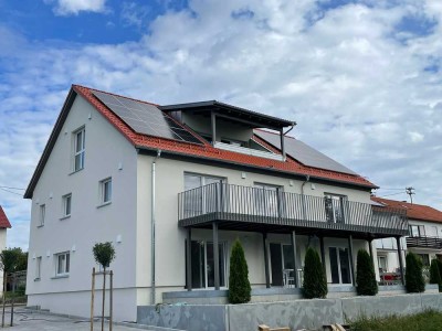 Geschmackvolle, neuwertige 3-Raum-EG-Wohnung mit geh. Innenausstattung mit Terrasse und EBK