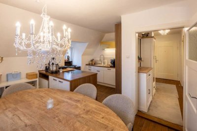 Sanierte Dachgeschosswohnung - zentral und lebenswert