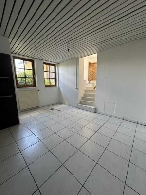 Stilvolle, gepflegte 1,5-Zimmer-Souterrain-Wohnung in Ried