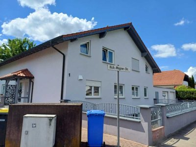 Kapitalanleger gesucht+Vermietete 2 Zi. DG Wohnung inkl. Kellerraum und PKW Stellplatz zu verkaufen