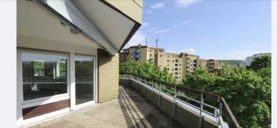Helle 2,5-Zimmer Penthouse-Wohnung mit Balkon in Stuttgart-Weilimdorf