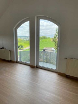 Gepflegte DG-Wohnung mit zwei Zimmern und Balkon in Waldachtal-Tumlingen