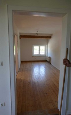 Schöne, geräumige 4- Zimmer Wohnung in Knöringen ,Nähe Landau