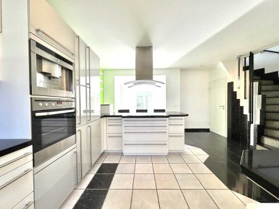 Großzügige Doppelhaushälfte mit Garten und Garage