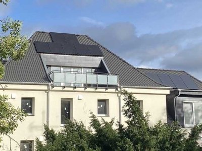 Charmante DG-Wohnung in Top-Ausstattung - kleine Heizkosten durch solar und Wärmepumpe