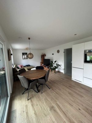 Neuwertige 3-Zimmer-Wohnung mit Garten und Einbauküche in Hohenlinden