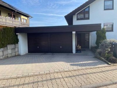 Wohntraum für die ganze Familie!
Gepflegtes Zweifamilienhaus mit Doppelgarage und schönem Garten!