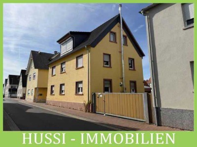 Wohngebäude mit gewerblich ausgebauter Scheune auf großem Grundstück