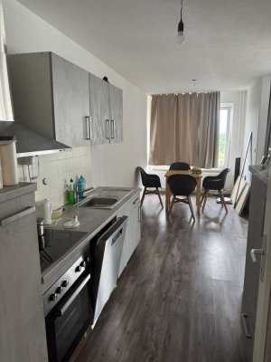 Helle 3-Zimmer-Wohnung mit Balkon, Weitblick & Aufzug – bezugsfrei ab 01.08.2025