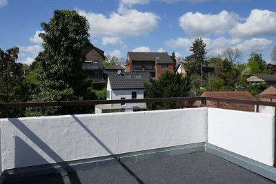 Provisionsfrei Ihr neues Zuhause in ruhiger, sanierter Maisonette-Wohnung auf ca.100 qm und Garage.