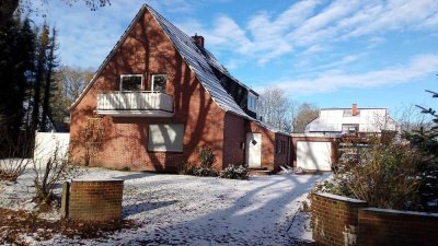 6-Zimmer Einfamilienhaus mit Garage in Uplengen Kaltmiete + Nebenkosten 1160,- €