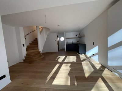 Exklusiv& individuell im Herzen Münchens -Helle 2-Zimmer-Maisonette-Wohnung