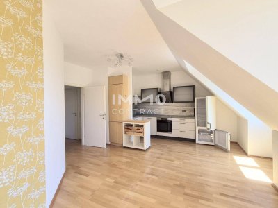 Moderne 2-Zi-DG-Wohnung mit Terrasse &amp; Garage